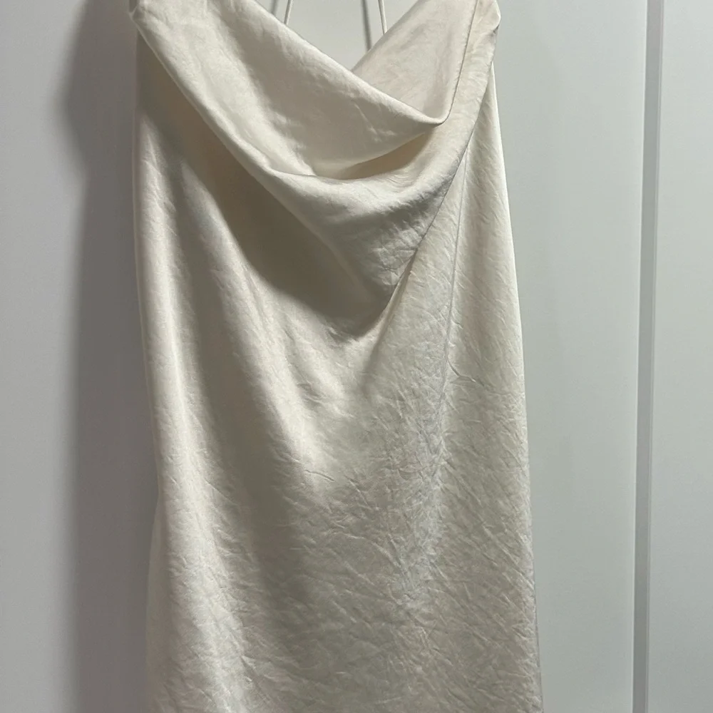 Aritzia Harmonist Dress, NWT perfect for a bridal look - Picture 4 of 6